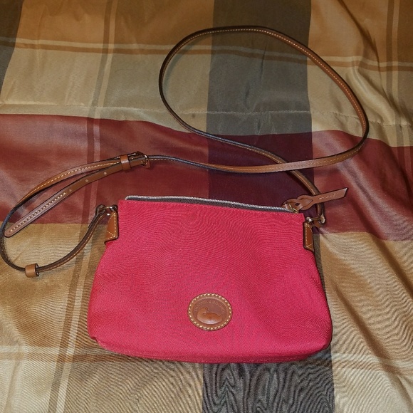Dooney & Bourke Handbags - 🤩Dooney and Bourke Crossbody Nylon Pouchette